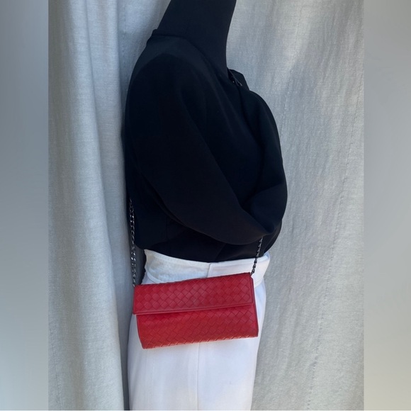 Bottega Veneta Nappa Intrecciato Continental Snap Wallet Red with Chain - Picture 3 of 9